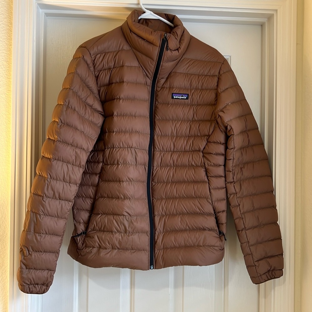 Men’s Patagonia Down Sweater Jacket, Size Medium